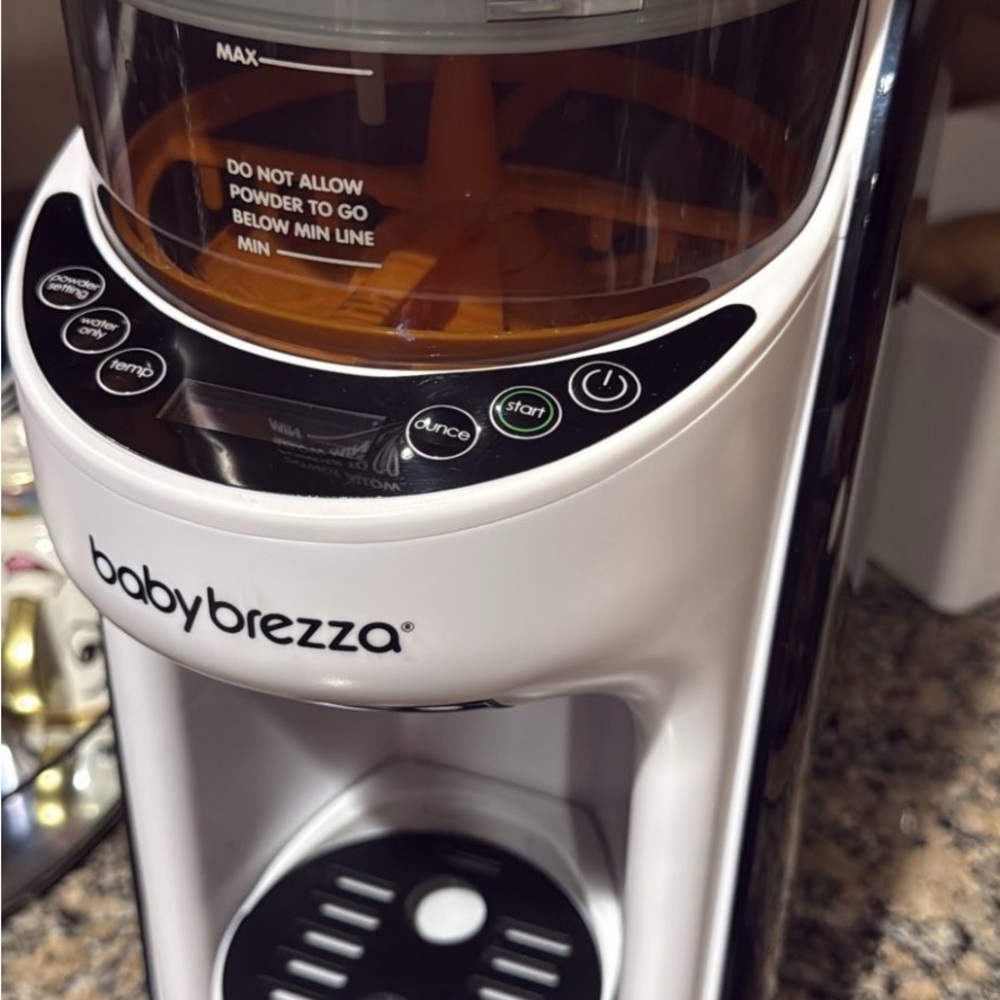 Babybrezza advanced formula dispenser